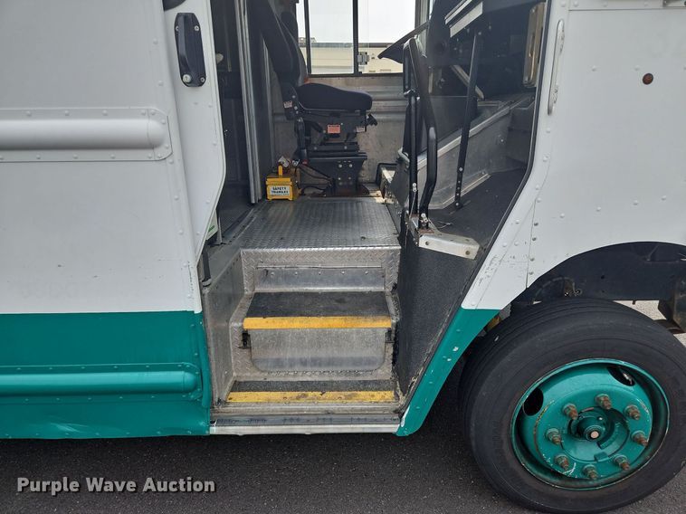 image for item OJ9783 2012 Workhorse  W62 delivery truck