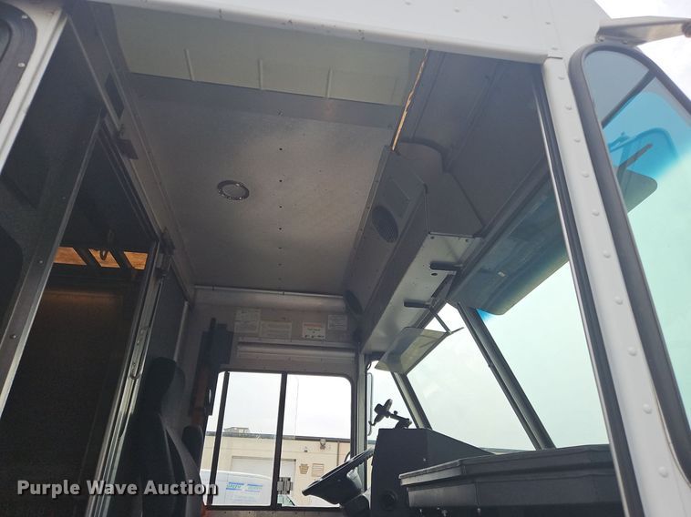 image for item OJ9783 2012 Workhorse  W62 delivery truck