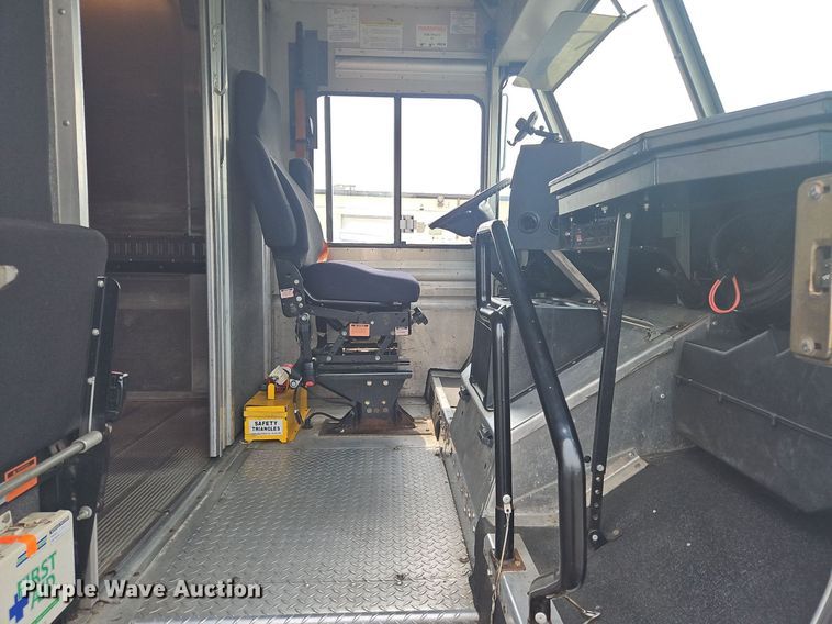 image for item OJ9783 2012 Workhorse  W62 delivery truck