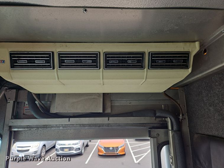 image for item OJ9783 2012 Workhorse  W62 delivery truck