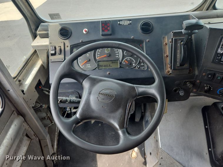 image for item OJ9783 2012 Workhorse  W62 delivery truck