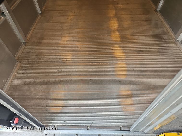 image for item OJ9783 2012 Workhorse  W62 delivery truck