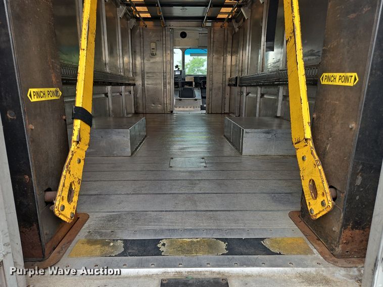 image for item OJ9783 2012 Workhorse  W62 delivery truck