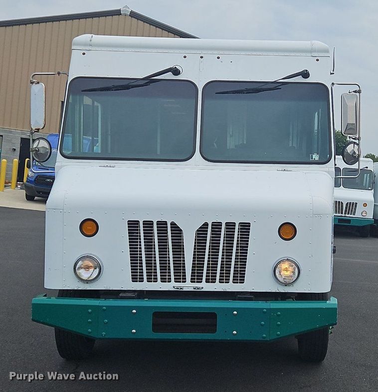 image for item OJ9784 2012 Workhorse W62 delivery truck