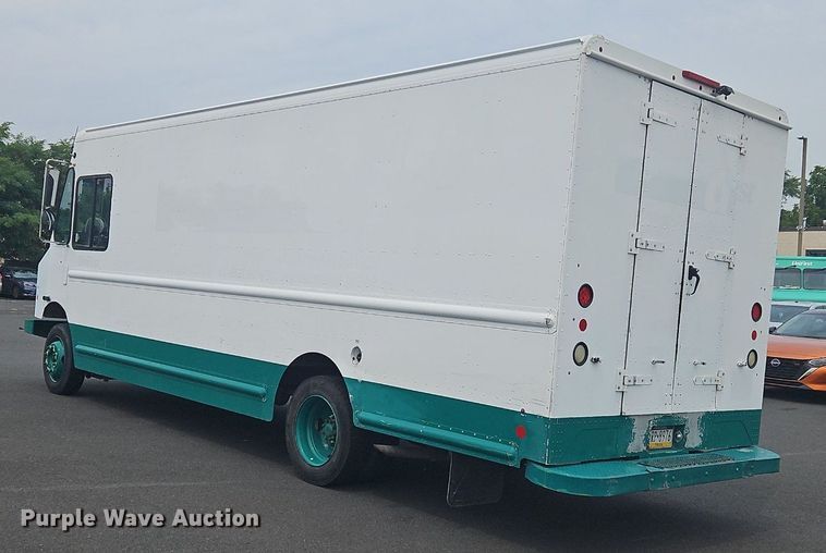 image for item OJ9784 2012 Workhorse W62 delivery truck