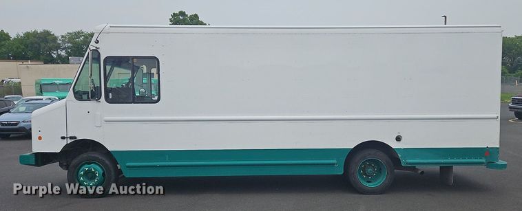 image for item OJ9784 2012 Workhorse W62 delivery truck