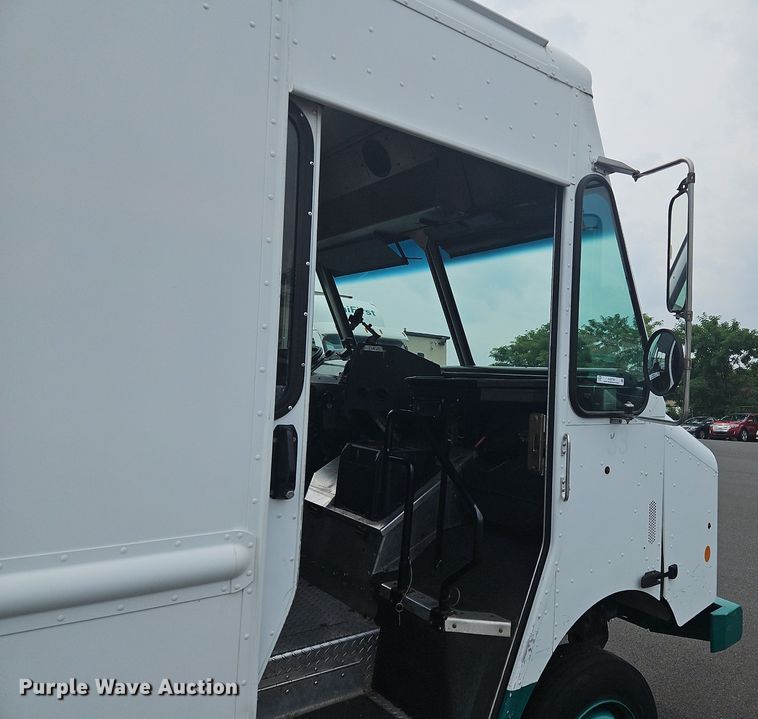 image for item OJ9784 2012 Workhorse W62 delivery truck