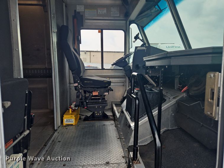 image for item OJ9784 2012 Workhorse W62 delivery truck