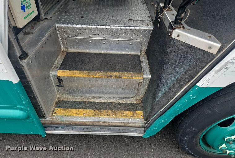 image for item OJ9784 2012 Workhorse W62 delivery truck