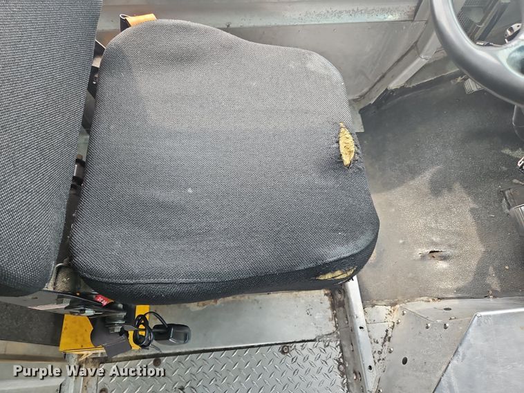 image for item OJ9784 2012 Workhorse W62 delivery truck