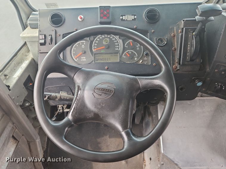 image for item OJ9784 2012 Workhorse W62 delivery truck