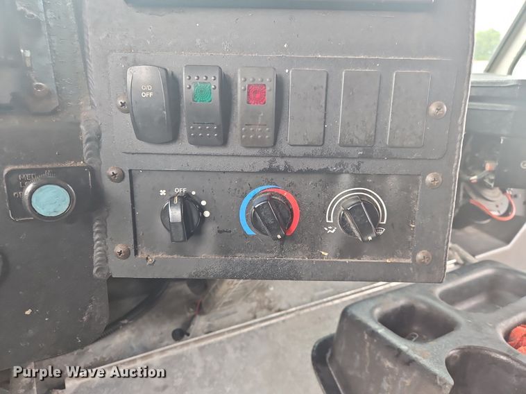 image for item OJ9784 2012 Workhorse W62 delivery truck