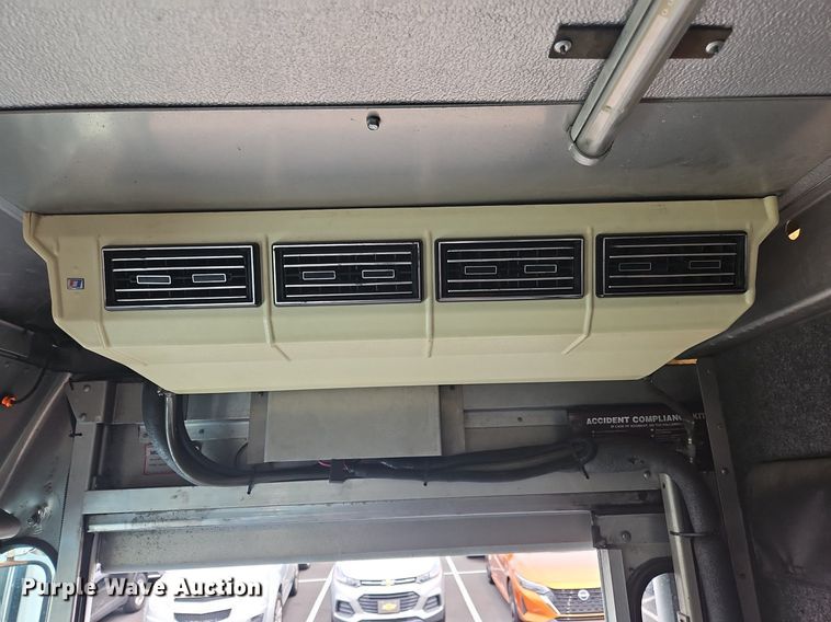 image for item OJ9784 2012 Workhorse W62 delivery truck