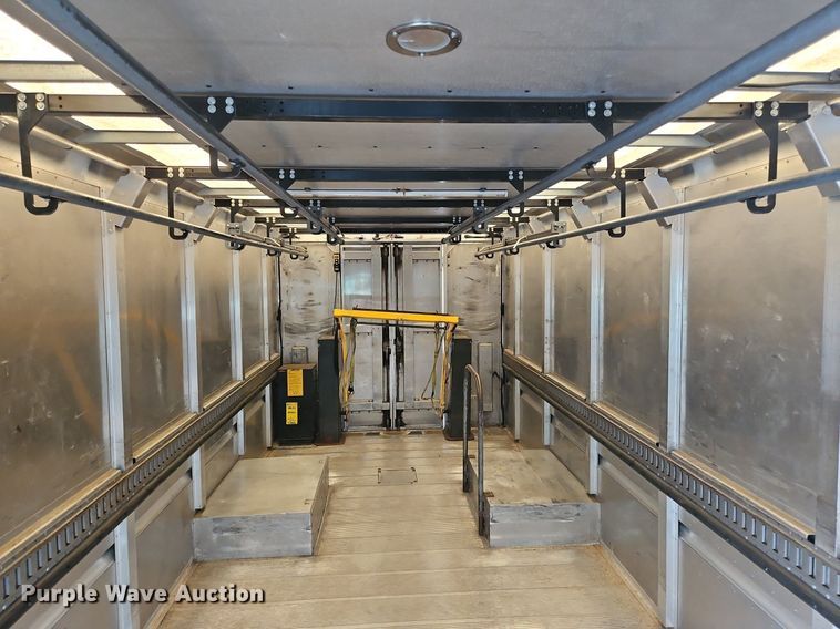 image for item OJ9784 2012 Workhorse W62 delivery truck