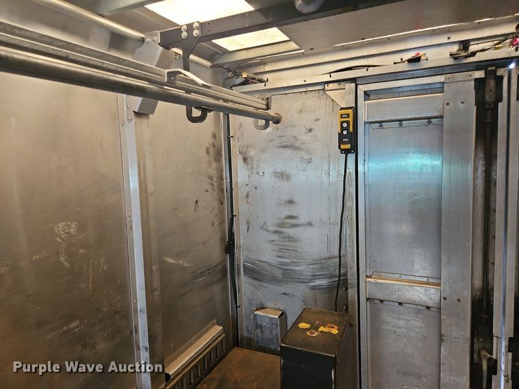 image for item OJ9784 2012 Workhorse W62 delivery truck