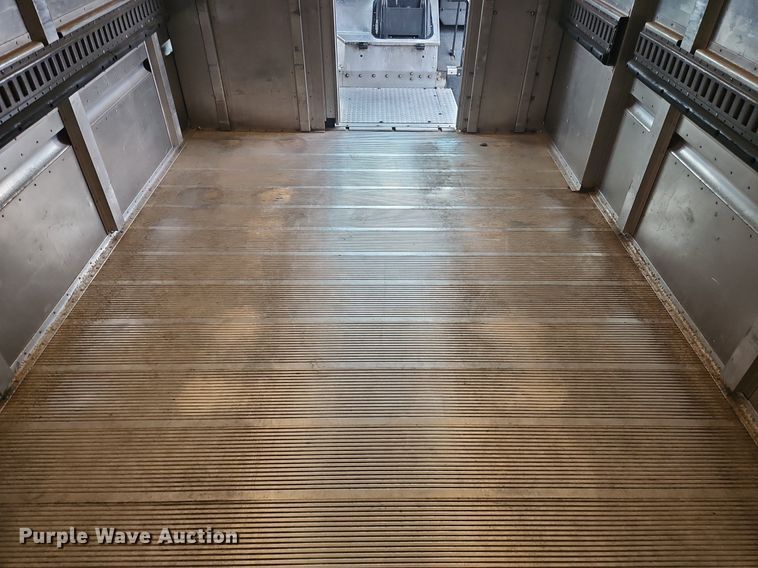 image for item OJ9784 2012 Workhorse W62 delivery truck