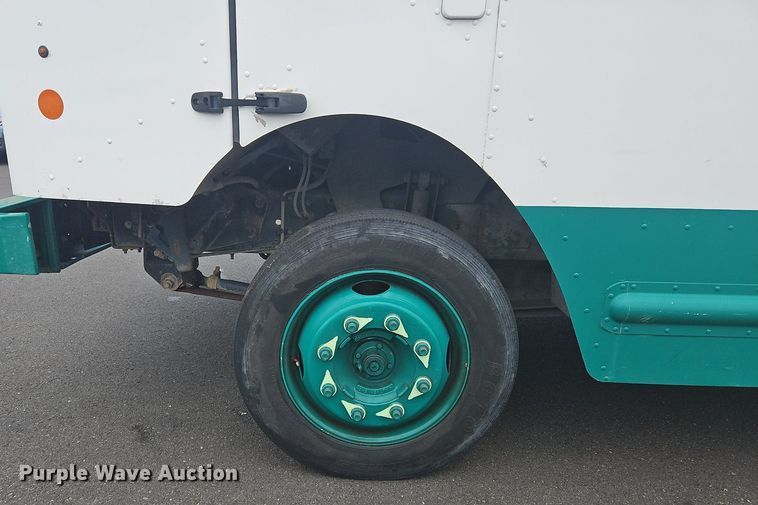 image for item OJ9784 2012 Workhorse W62 delivery truck