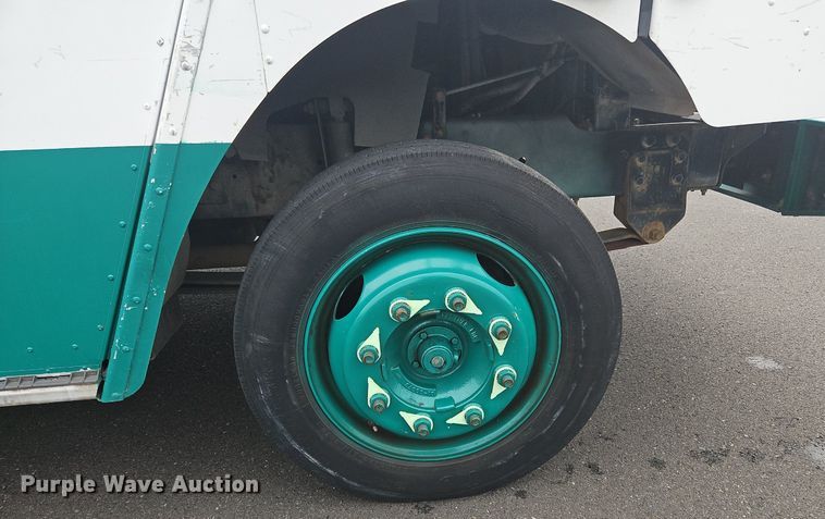 image for item OJ9784 2012 Workhorse W62 delivery truck