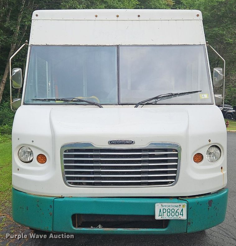 image for item OJ9785 2015 Freightliner  MT45 delivery truck