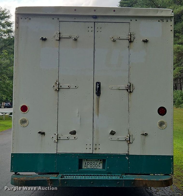 image for item OJ9785 2015 Freightliner  MT45 delivery truck