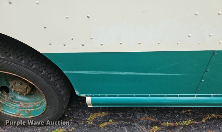 image for item OJ9785 2015 Freightliner  MT45 delivery truck