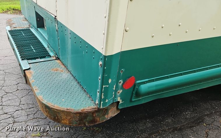 image for item OJ9785 2015 Freightliner  MT45 delivery truck