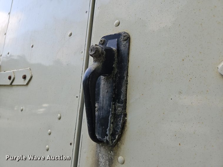 image for item OJ9785 2015 Freightliner  MT45 delivery truck