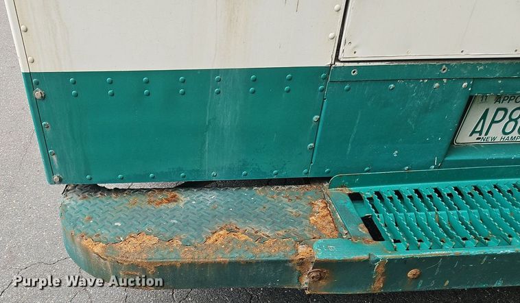 image for item OJ9785 2015 Freightliner  MT45 delivery truck