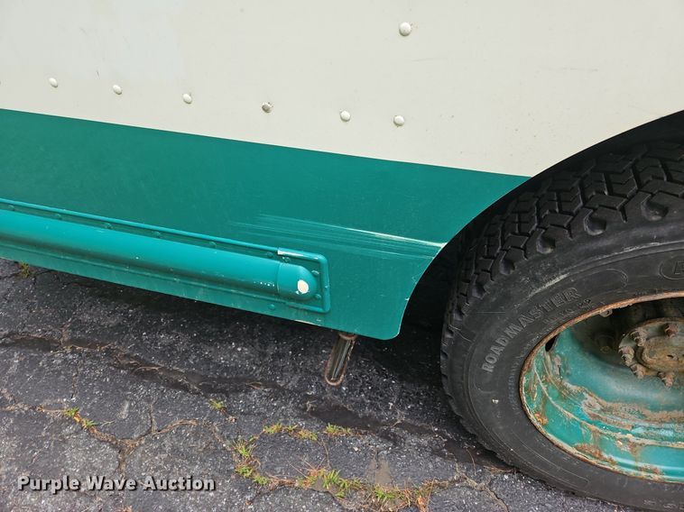 image for item OJ9785 2015 Freightliner  MT45 delivery truck