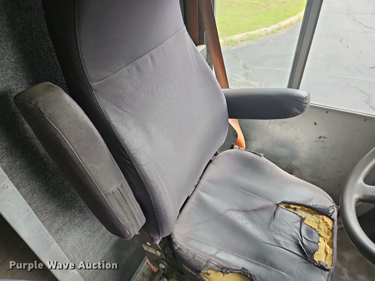 image for item OJ9785 2015 Freightliner  MT45 delivery truck