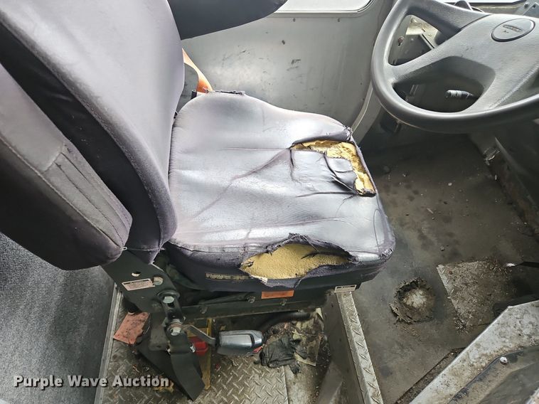 image for item OJ9785 2015 Freightliner  MT45 delivery truck