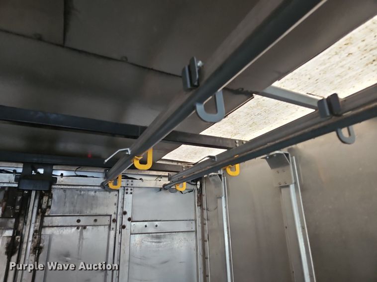 image for item OJ9785 2015 Freightliner  MT45 delivery truck