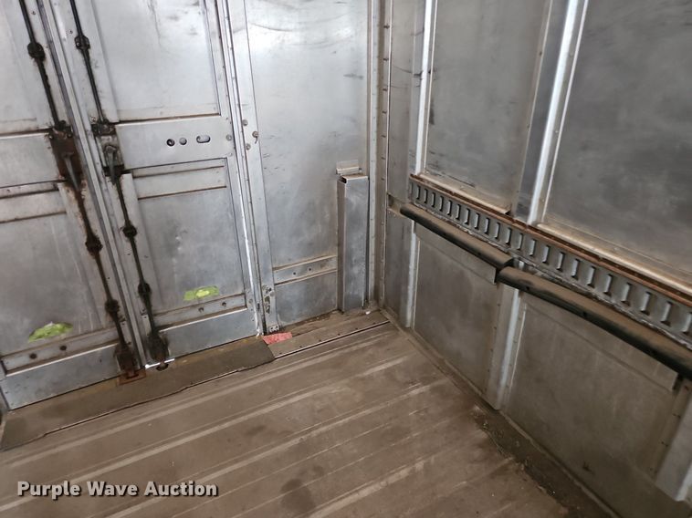 image for item OJ9785 2015 Freightliner  MT45 delivery truck