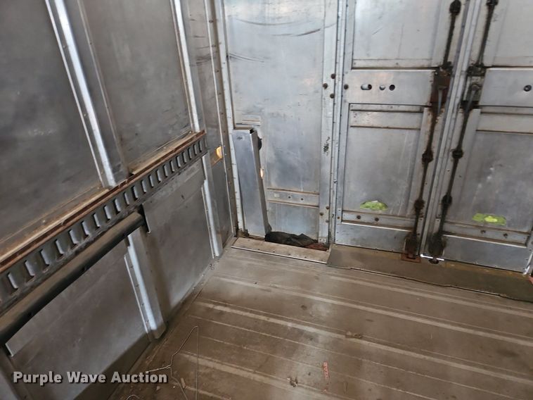 image for item OJ9785 2015 Freightliner  MT45 delivery truck