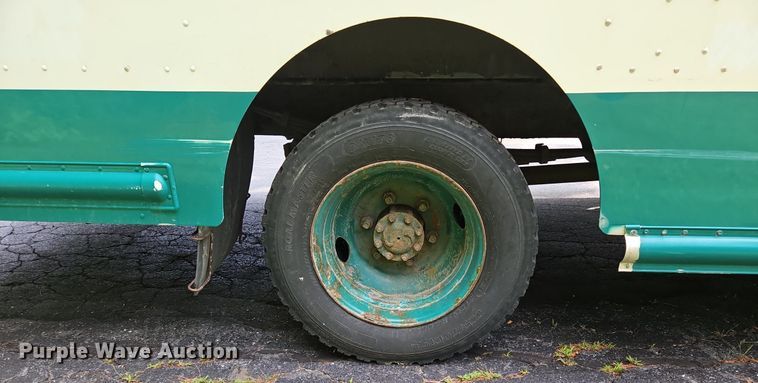 image for item OJ9785 2015 Freightliner  MT45 delivery truck