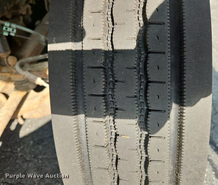 image for item OJ9785 2015 Freightliner  MT45 delivery truck