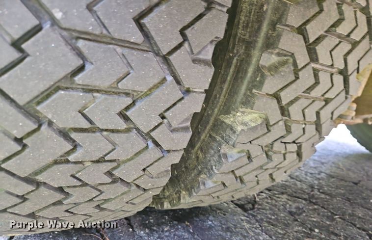 image for item OJ9785 2015 Freightliner  MT45 delivery truck