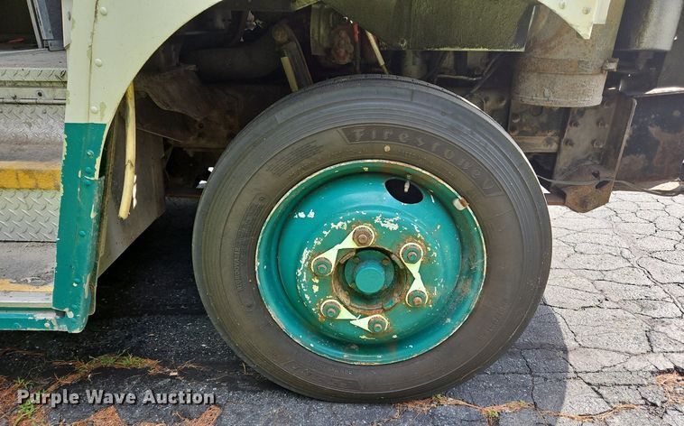 image for item OJ9785 2015 Freightliner  MT45 delivery truck