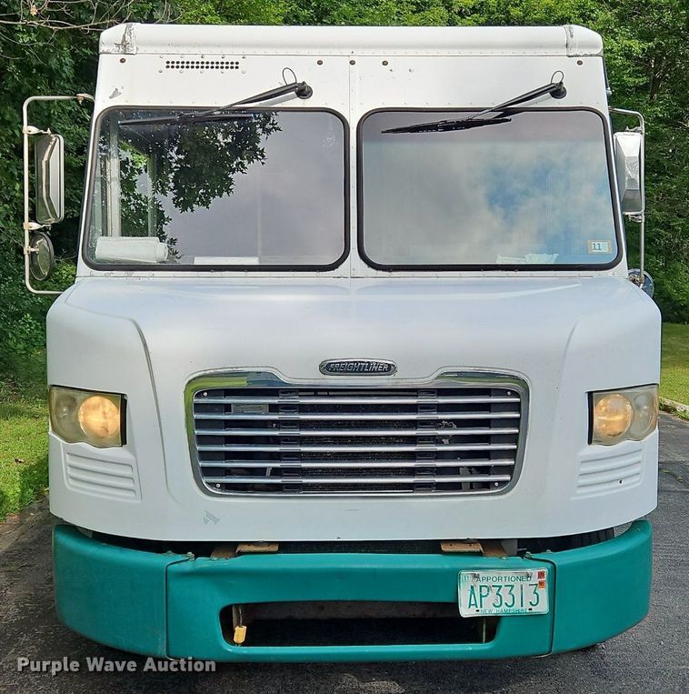 image for item OJ9786 2011 Freightliner  MT45 delivery truck