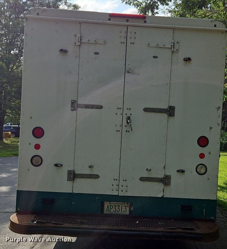 image for item OJ9786 2011 Freightliner  MT45 delivery truck