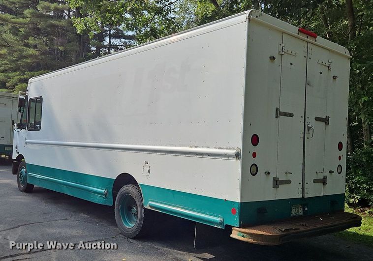 image for item OJ9786 2011 Freightliner  MT45 delivery truck