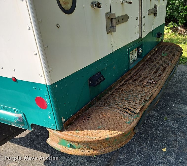 image for item OJ9786 2011 Freightliner  MT45 delivery truck