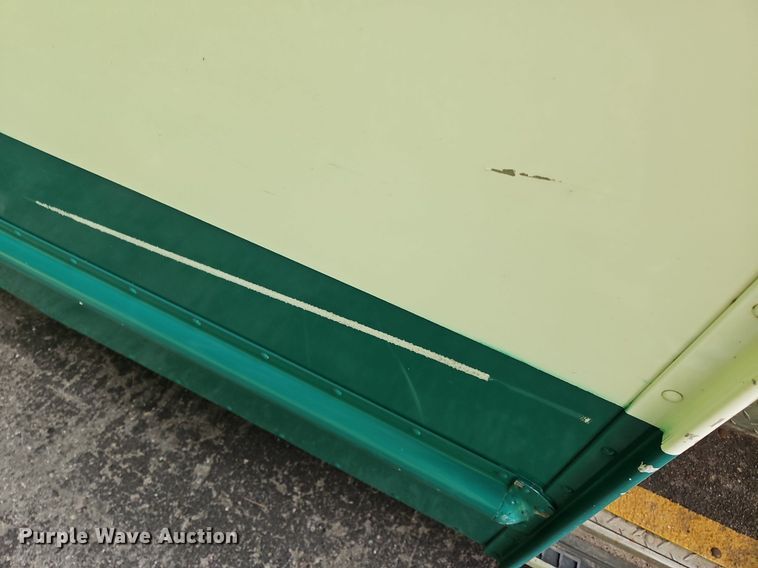 image for item OJ9786 2011 Freightliner  MT45 delivery truck