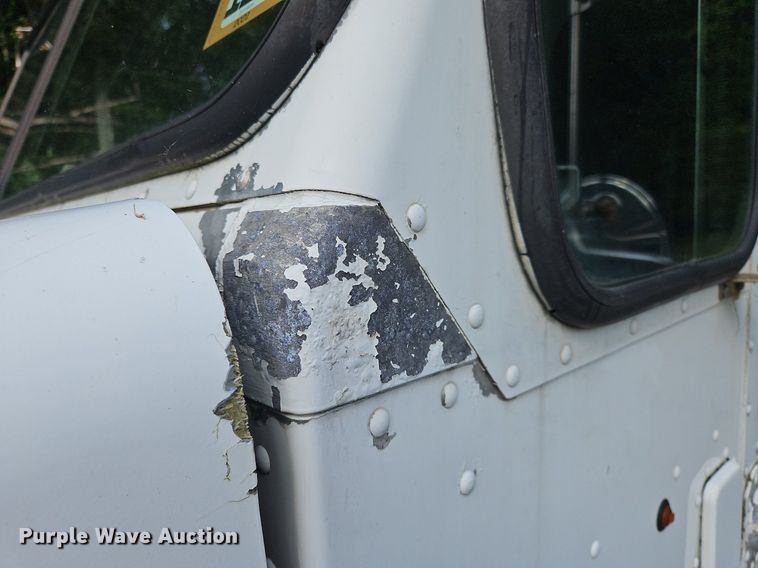 image for item OJ9786 2011 Freightliner  MT45 delivery truck