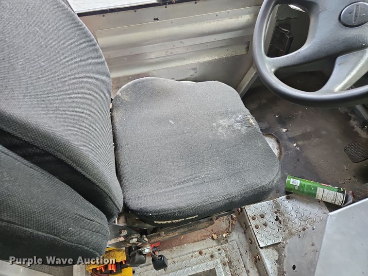 image for item OJ9786 2011 Freightliner  MT45 delivery truck