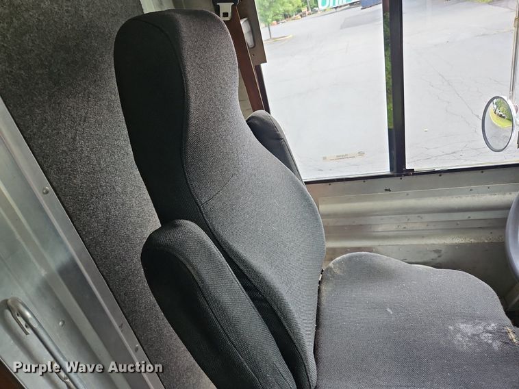 image for item OJ9786 2011 Freightliner  MT45 delivery truck