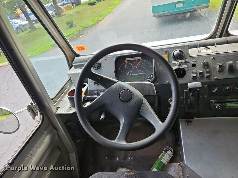 image for item OJ9786 2011 Freightliner  MT45 delivery truck