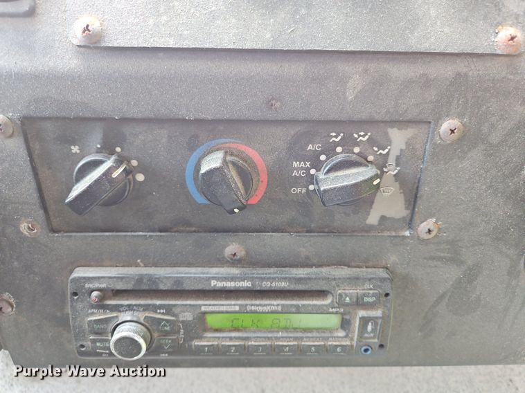 image for item OJ9786 2011 Freightliner  MT45 delivery truck