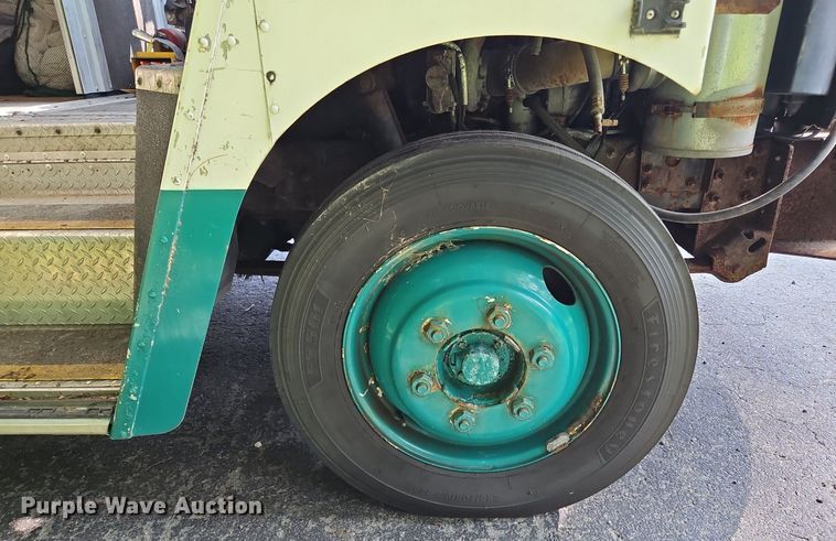 image for item OJ9786 2011 Freightliner  MT45 delivery truck