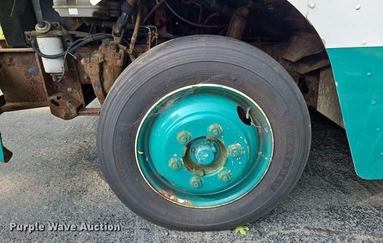 image for item OJ9786 2011 Freightliner  MT45 delivery truck